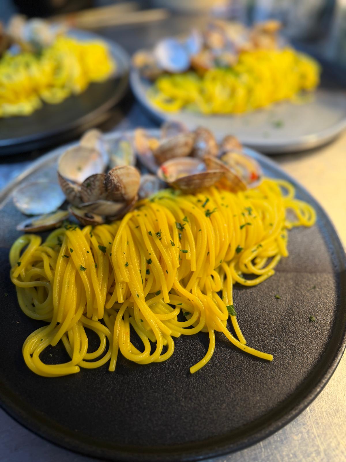 Spaghetti alle vongole with fresh clams and golden pasta